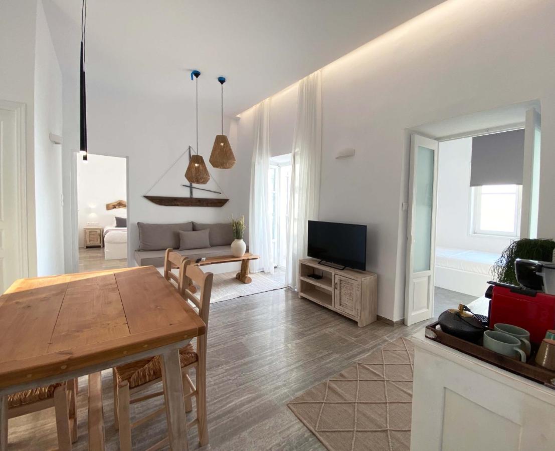 Lyra Seafront Apartment , Paroikia Town Center エクステリア 写真