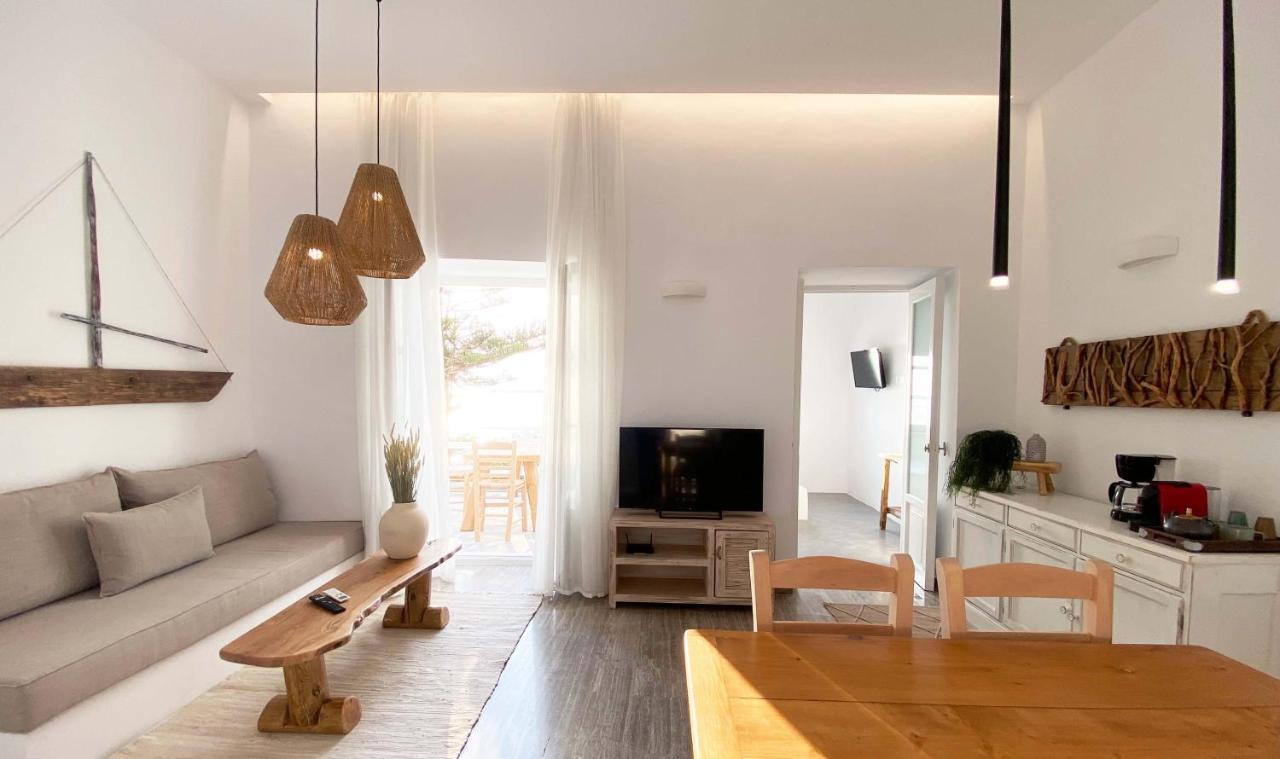 Lyra Seafront Apartment , Paroikia Town Center エクステリア 写真