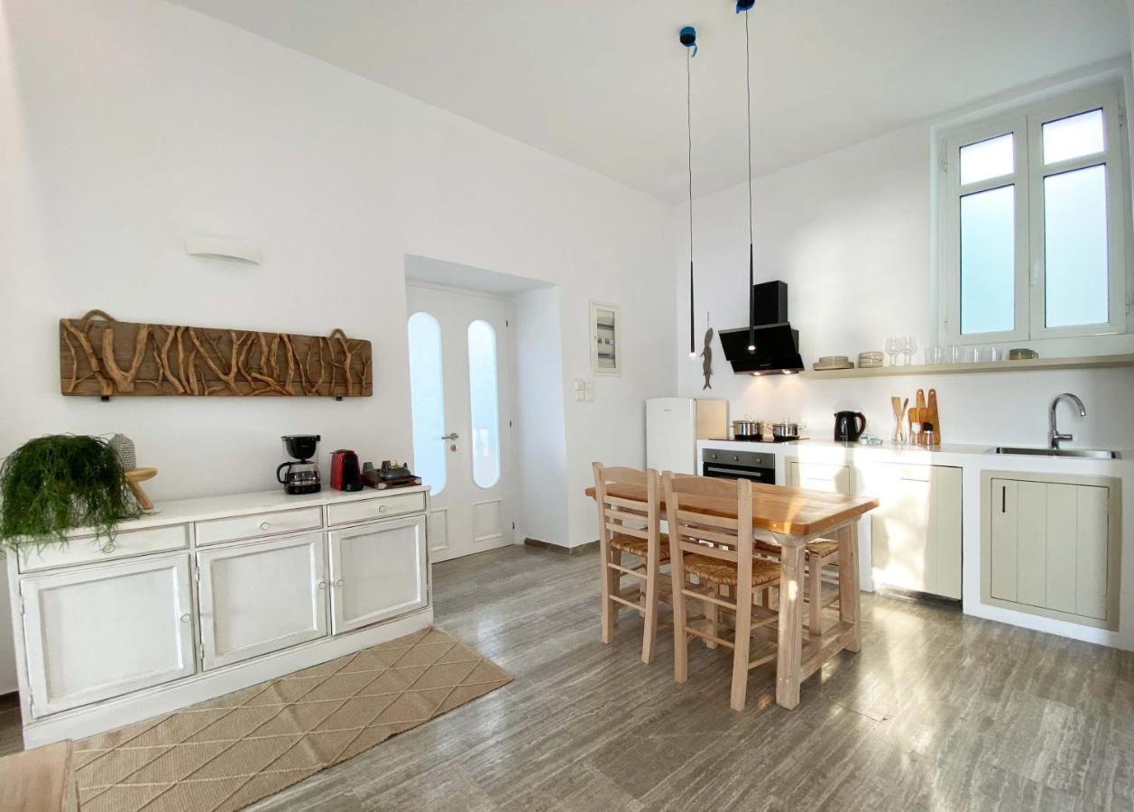 Lyra Seafront Apartment , Paroikia Town Center エクステリア 写真